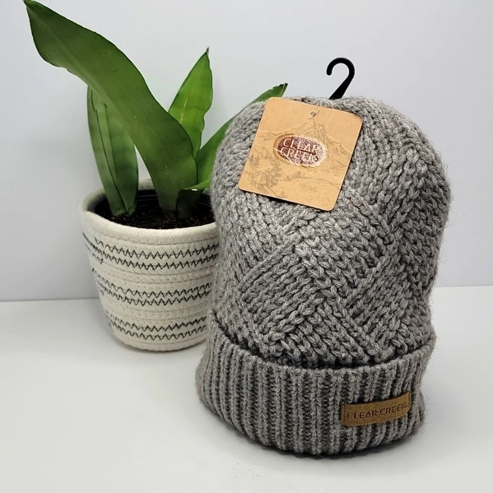 Bohemian | cozy grey monochrome cable knit minimalist beanie | NWT